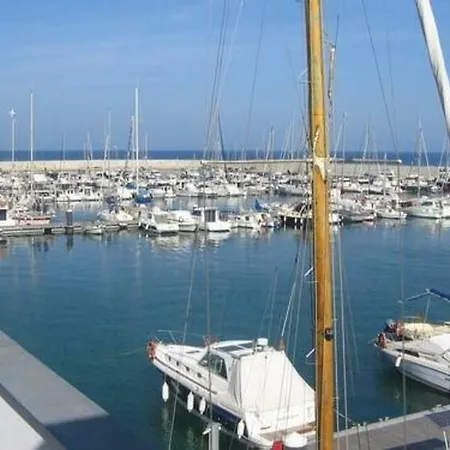 Daire Apartment, Next To The Sea *